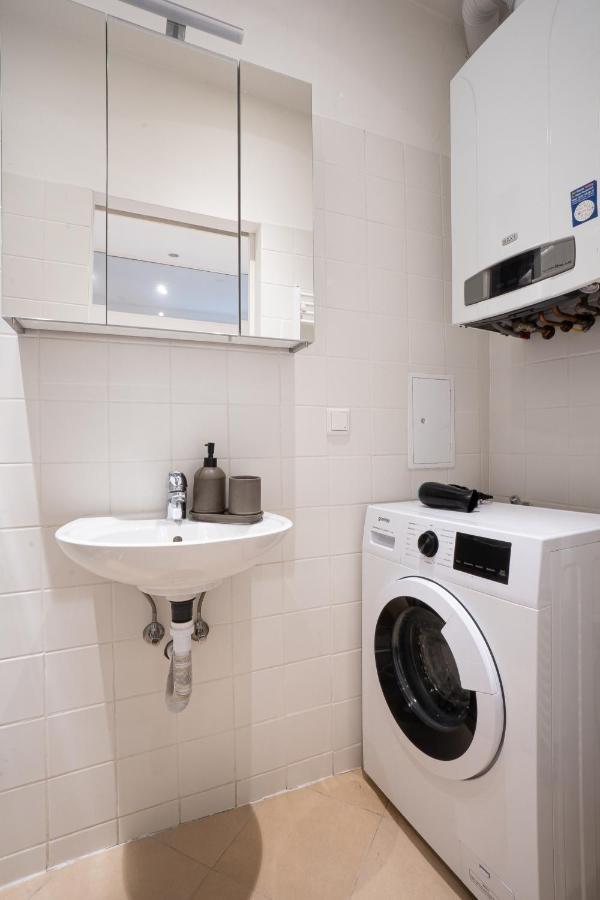 Comfortable, Balcony Apartment - Quick Access To Vienna'S Old Centre Εξωτερικό φωτογραφία